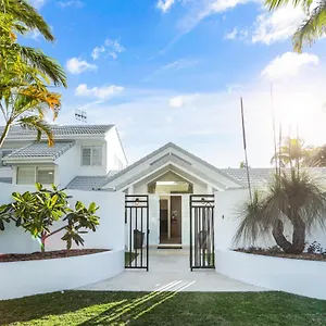  Holiday home Island Living In The Heart Of Noosa